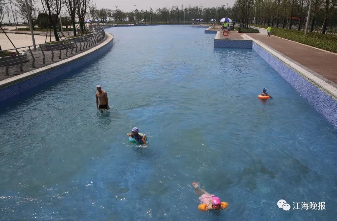 泳池有300米长 南通狼山滨江浴场是狼山国家森林公园的配套项目,也是