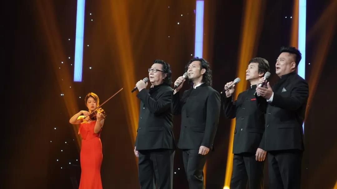 歌曲《共和国之恋》 演唱:八只眼组合