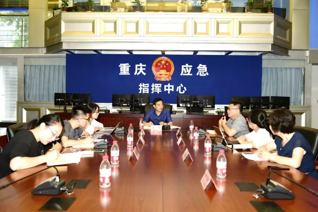 采访团在重庆市应急管理局了解气象防灾减灾救灾体系建设工作.