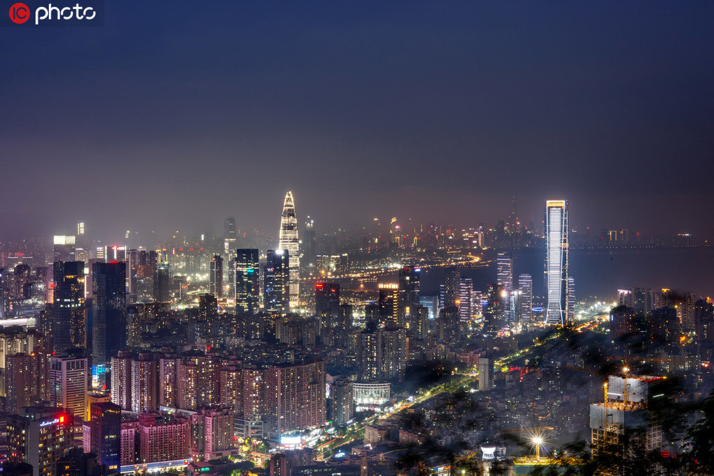 实拍深圳高颜值城市风光 高楼林立夜景迷人