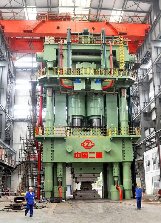 中国二重自主研发制造的世界最大八万吨模锻压机. 程果 摄