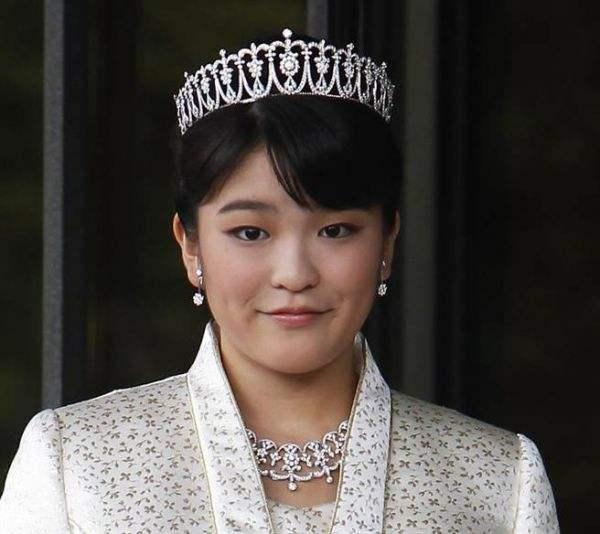日本最美公主外交处女秀,丑了千年的天皇家族颜值为何