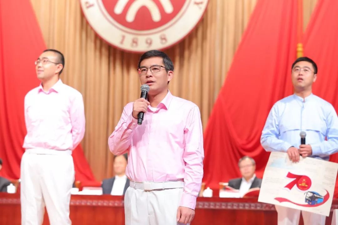 李石生老师三大队队长李林老师祝愿同学们今后在生活