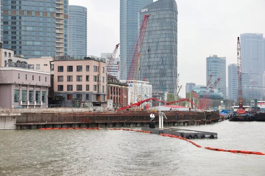 黄浦江两岸贯通向南北延伸扬子江码头建亲水平台