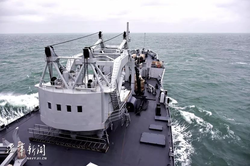 正在黄海某海域进行海上实战化训练的北部战区海军某防救支队长兴岛船