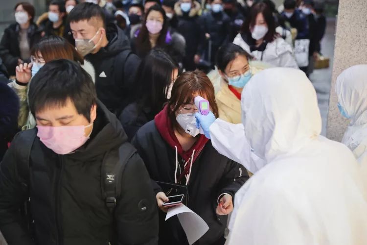 摄影记者多图直击丨节后工作首日,高铁松江南站疫情防控不放松