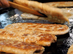 这些饼绝了!外皮酥脆,内馅咸香,全家都爱吃!【百县千碗】