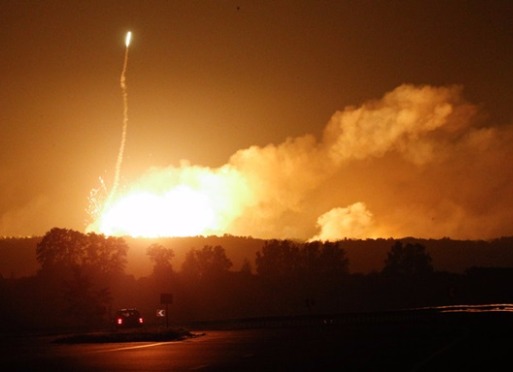 乌克兰存18.8万吨武器弹药军火库爆炸 紧急疏散3万居民