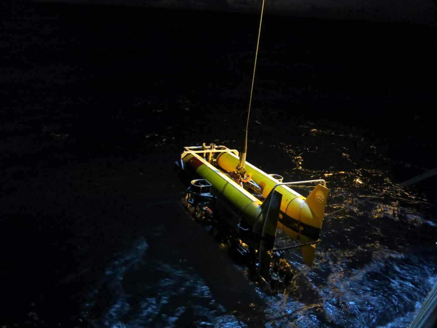 中国造!“海龙11000”创我国ROV深潜纪录