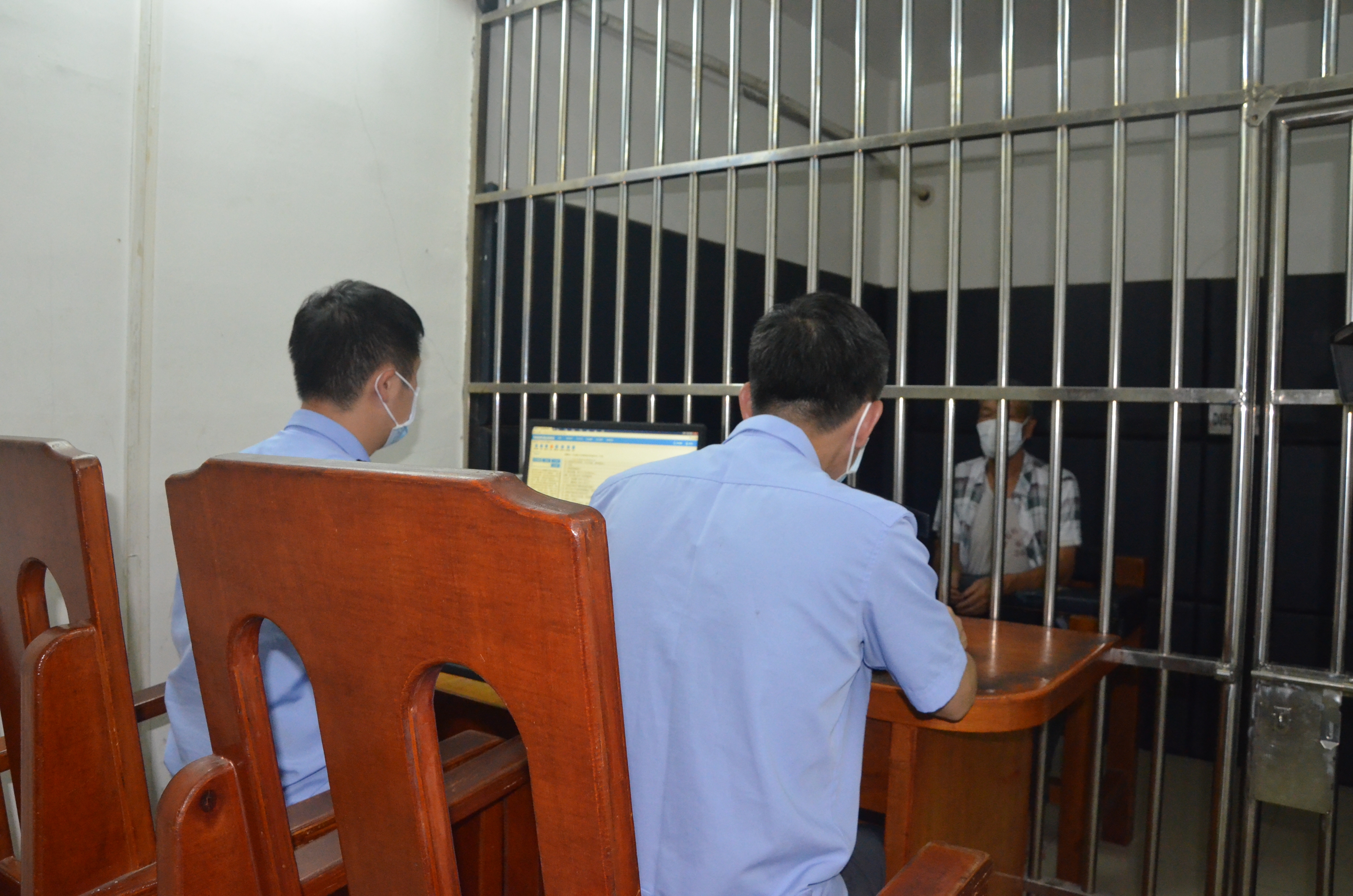 重拳打击污染环境违法犯罪活动,共侦破环境犯罪刑事案件13宗,刑事拘留
