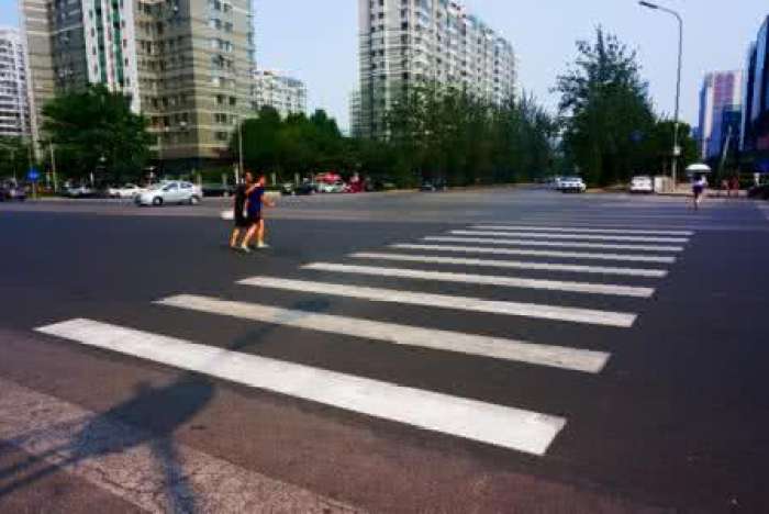 北京:机动车遇人行横道不避让行人罚200元记3