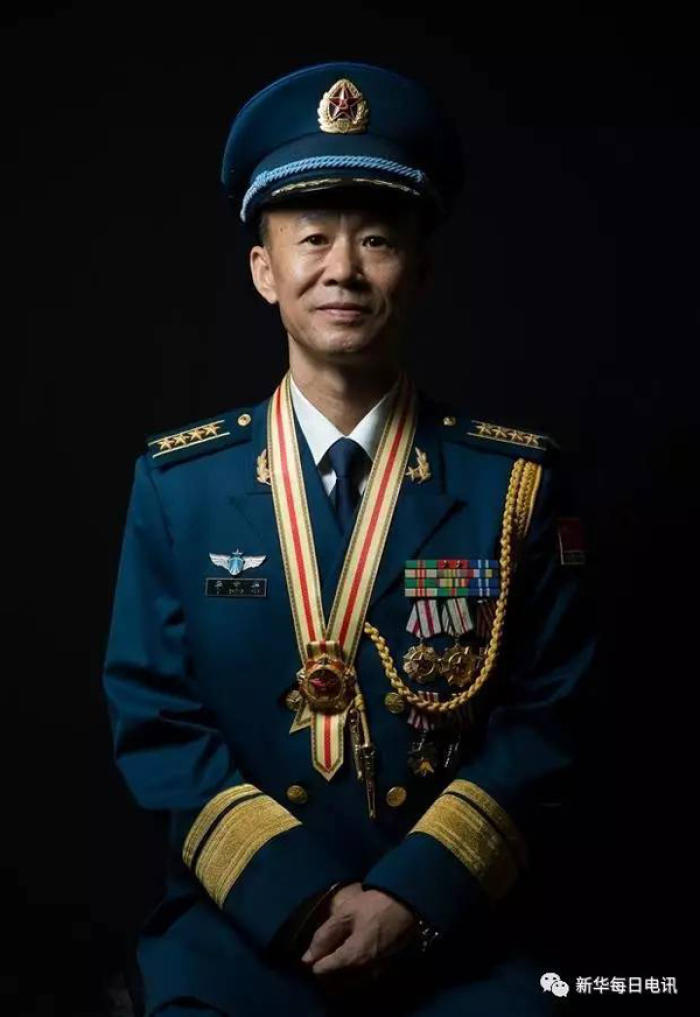 空军指挥学院原训练部副部长李中华,是挑战极限,勇争第一的试飞英雄(7
