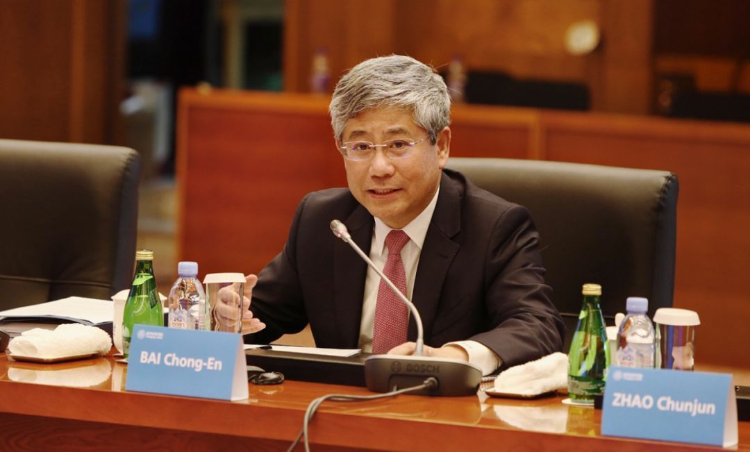 清华经管学院院长白重恩教授做报告 清华经管学院院长白重恩教授做报告