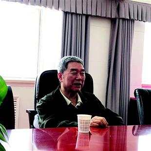 马跃在北京接受记者采访。