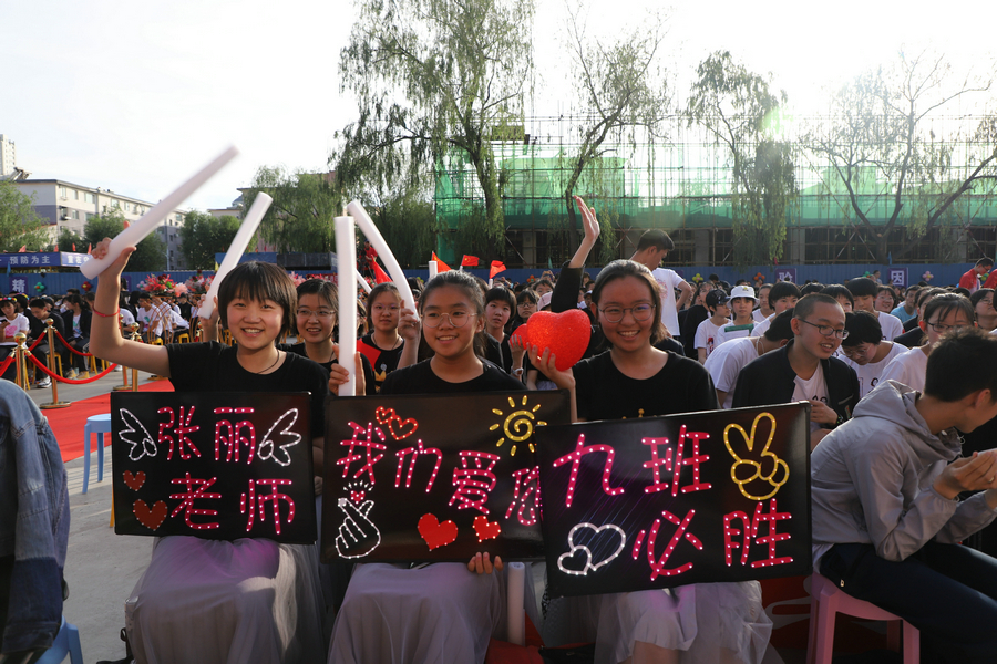 鼓角飞鸿青春不散呼市实验中学鼓楼校区举行2019届毕业典礼