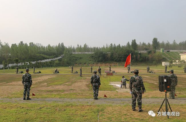 连日来,南阳市民兵训练基地火热的训练场,闪现着方城民兵的靓影,洒下