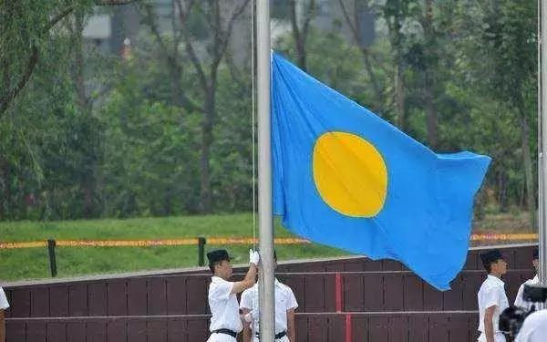 国旗用太阳旗,日语当母语!这一太平洋小国却是最"精日