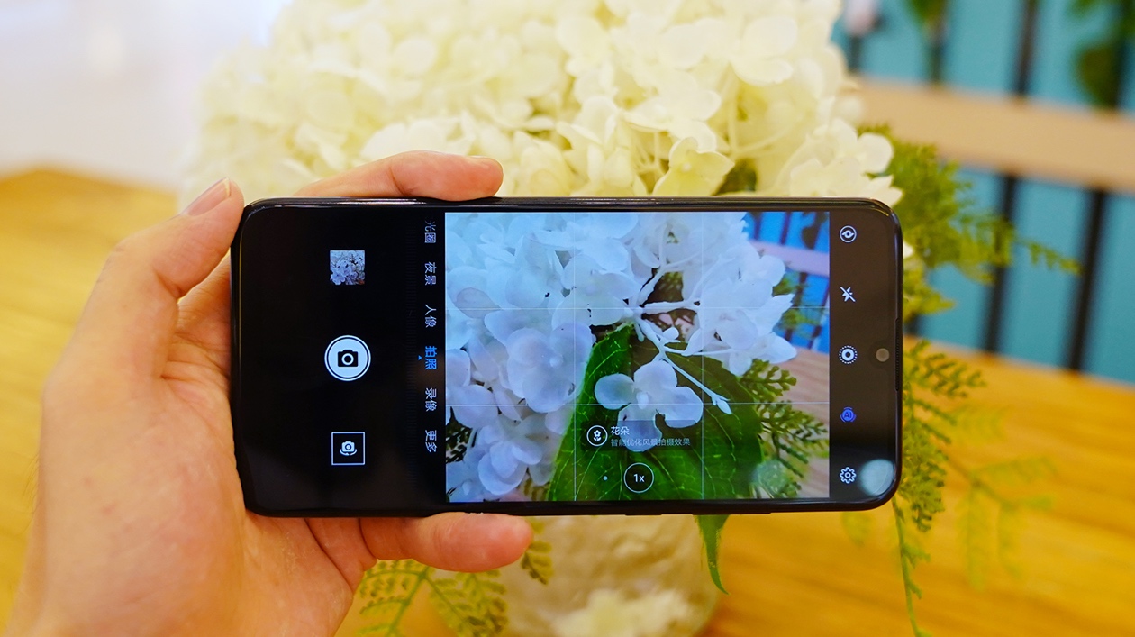 麦芒8拍照三大绝技:超广角三摄,超级夜景和ai场景识别