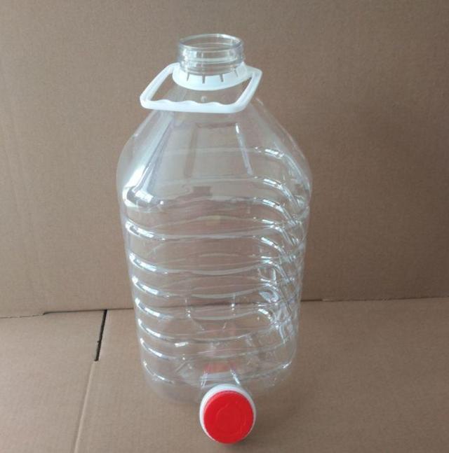 空油桶用处太多了,修修剪剪来养花,每盆都是小盆栽