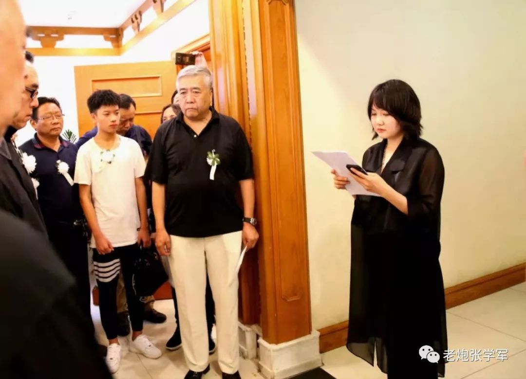 昨天,首都各界八宝山含泪送别著名导演罗伟