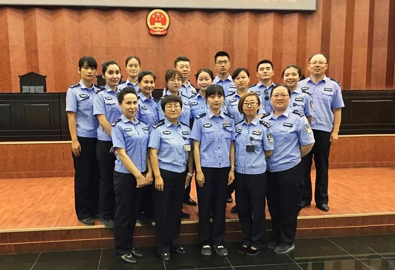 8月5日, 新疆女子监狱组织18名民警职工到乌鲁木齐市新市区人民法院