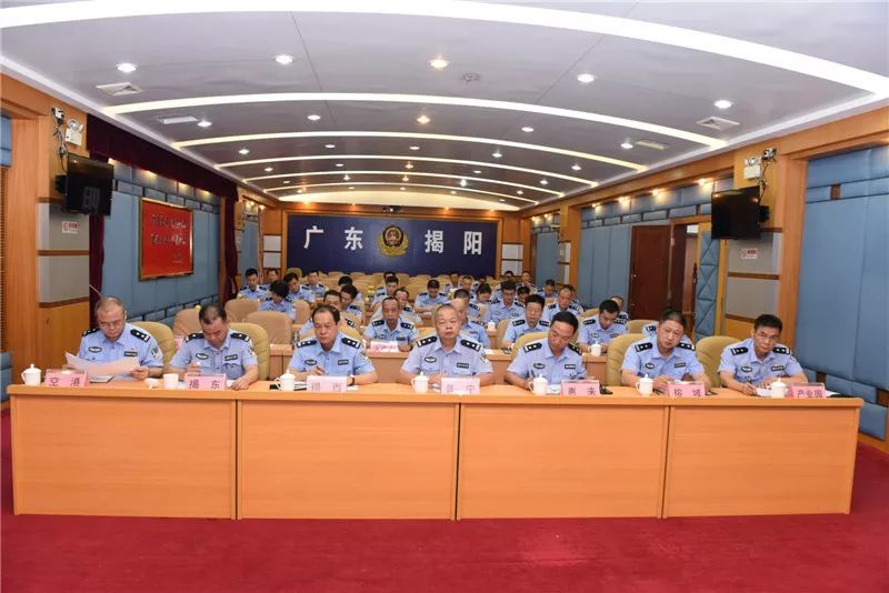 市公安局党委委员,副局长陈培标出席会议并讲话.