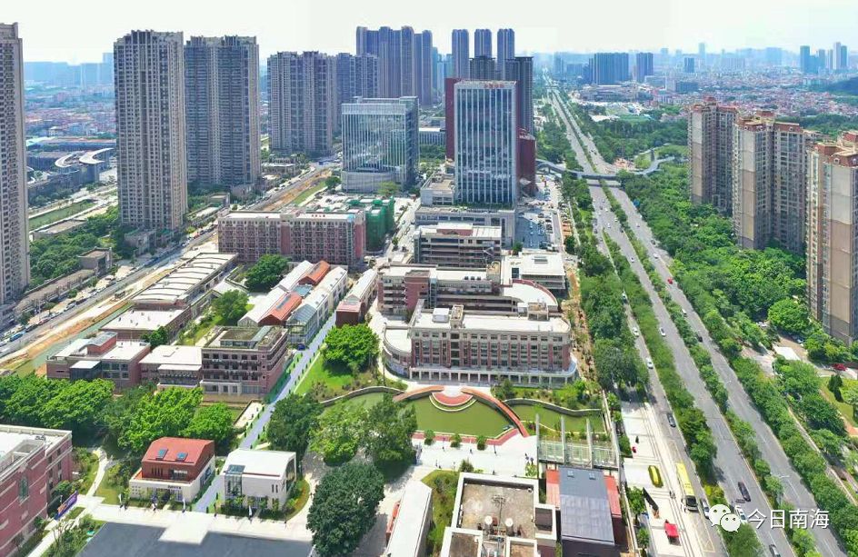 千灯湖创投小镇今天开园