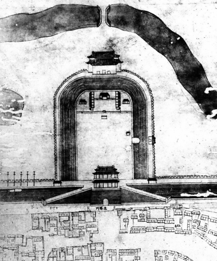 的北平城草创而来,宫室已然完备,但京城各门基本上是沿用元大都城门
