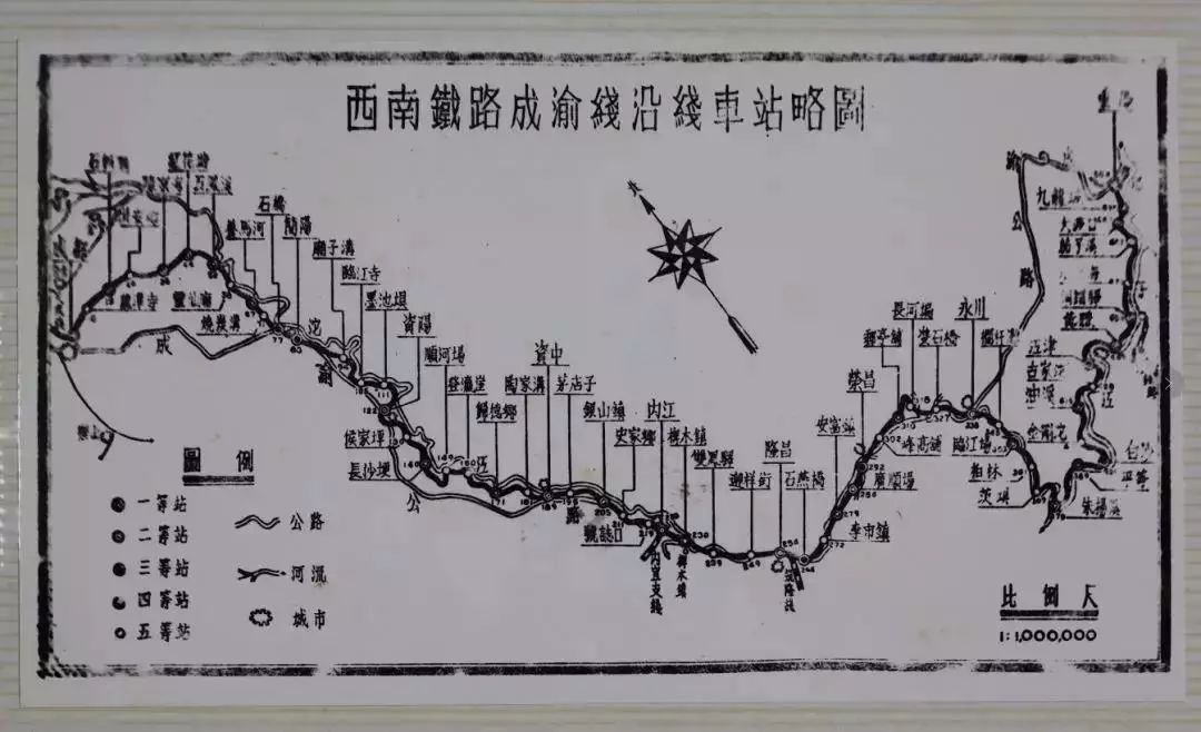 1903年,清政府就有意兴建川汉铁路,而川汉铁路西段就是成渝铁路;1936