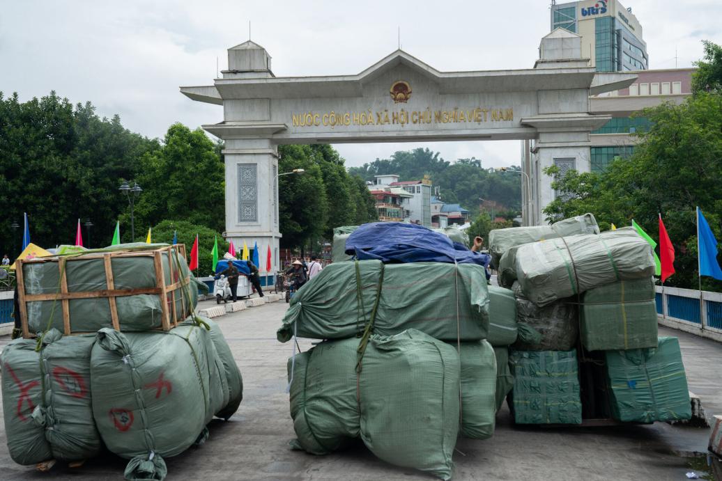 越南小城的百态人生有人做跨国贸易有人靠中国电商撑起一个家