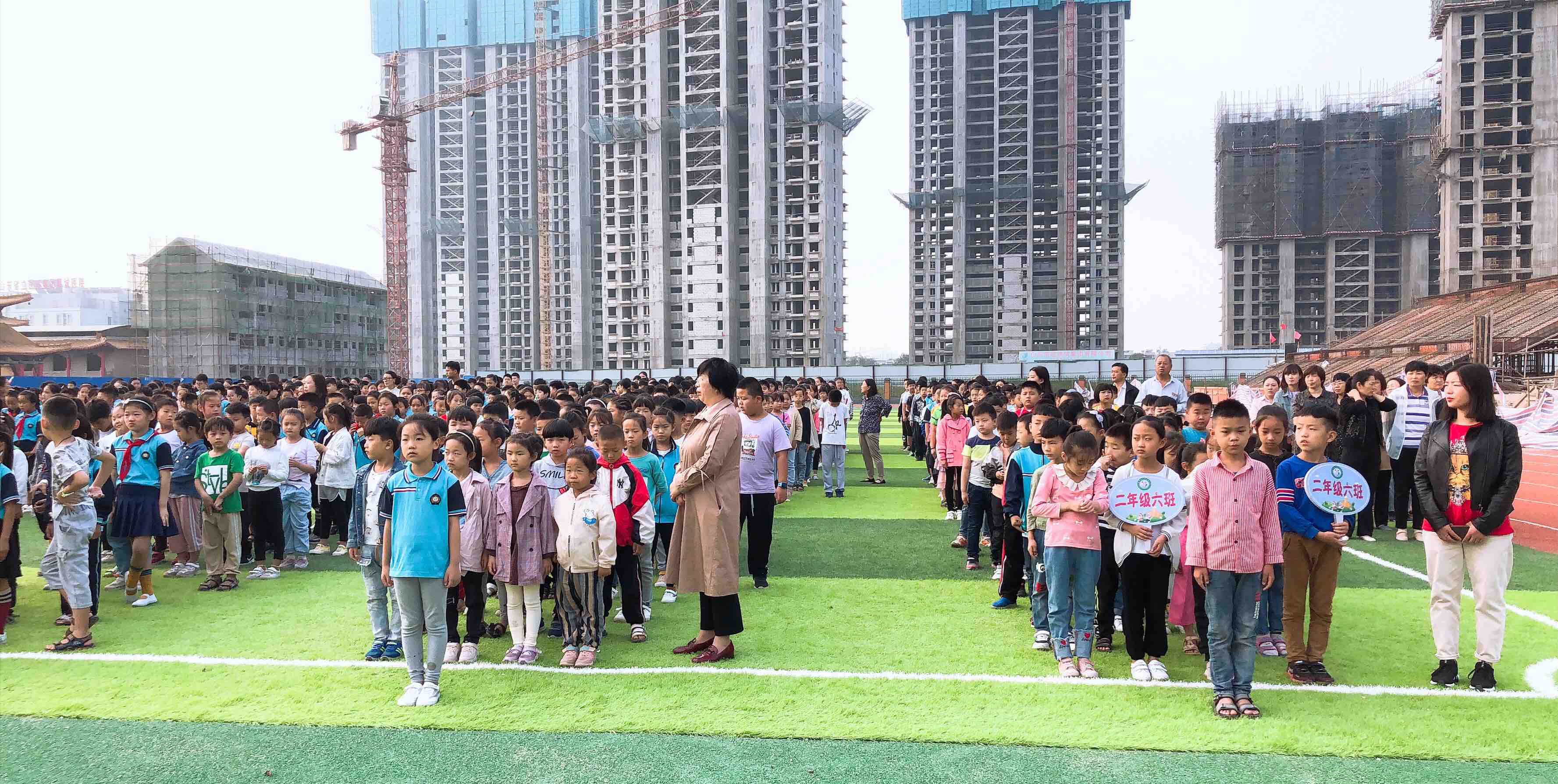 鄄城北城小学庆祝新中国成立70周年举行升国旗仪式