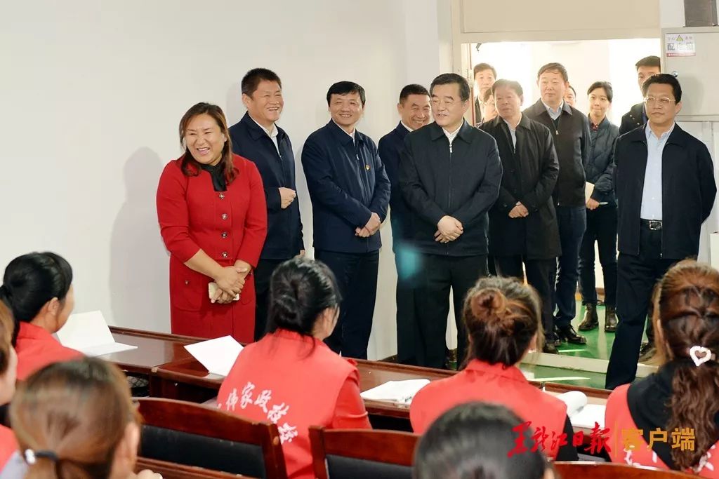 在七台河技师学院,张庆伟调研职业技能培训情况.