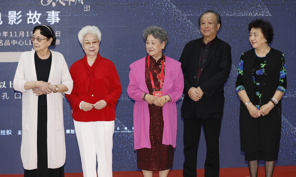 田华,陶玉玲,李前宽,肖桂云,青年演员代表王嘉,匡牧野到场参加剪彩