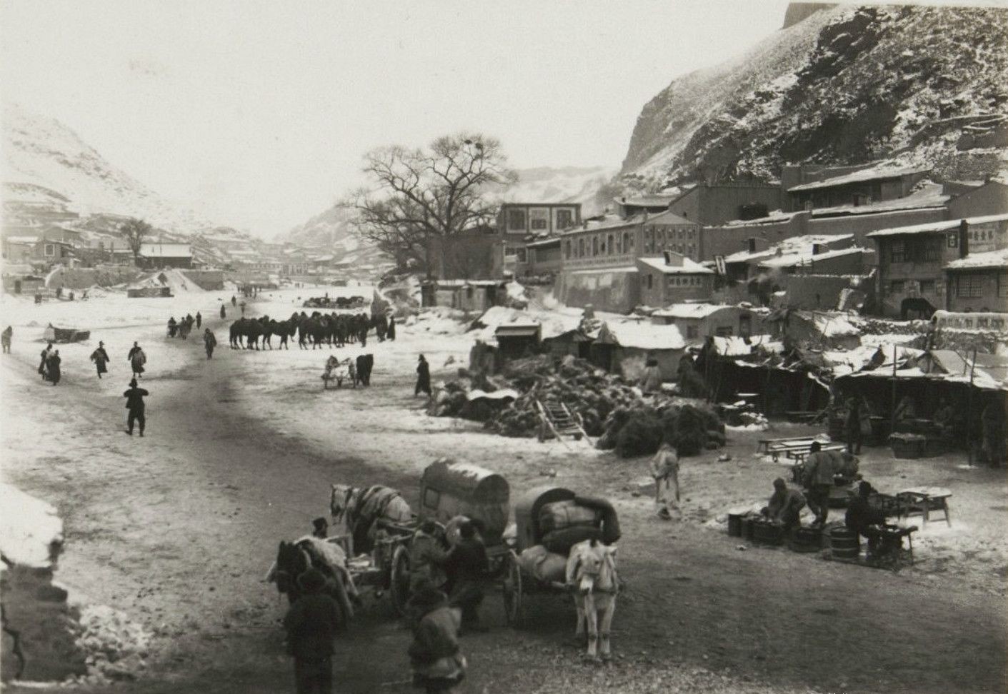 1937年的河北张家口老照片,可以看到张家口的全景