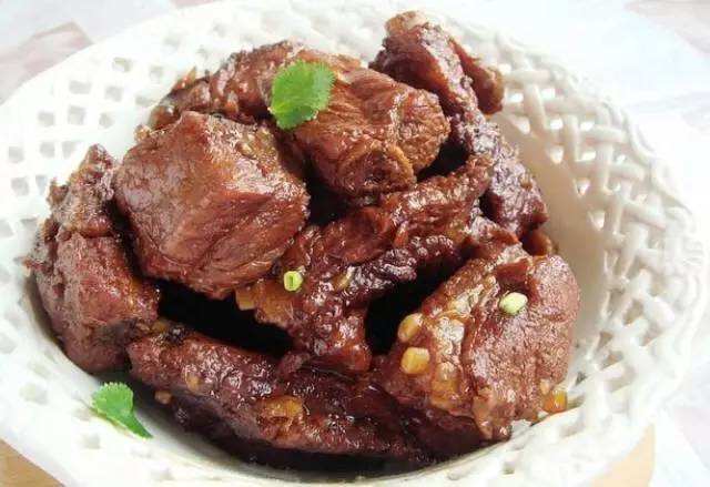 炖牛肉怎么做更好吃?30年老厨师教你一招,成品入口软烂香味浓郁