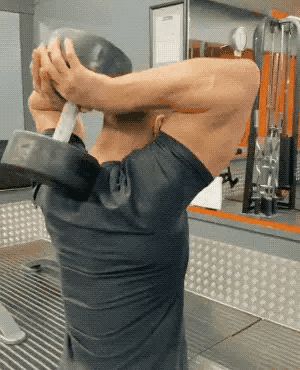 把手臂练好肱三头肌是关键,4个动作,帮你突破臂围练出