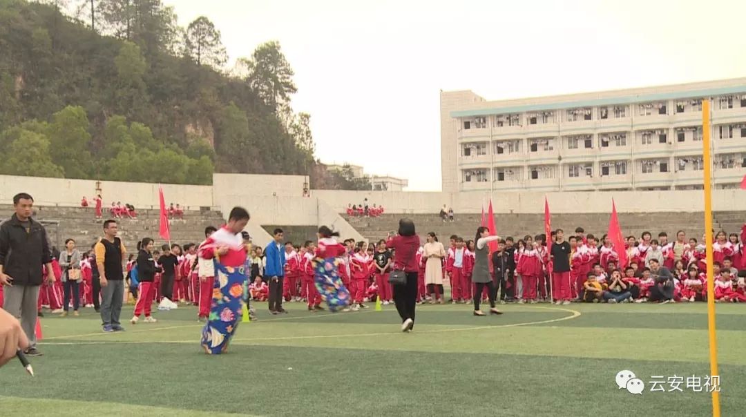 云安中学第二届校园体艺节昨天开幕,现场太欢乐了!