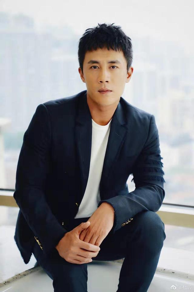 杜淳晒肌肉6块性感腹肌迷倒众多粉丝这样训练你也可以有腹肌