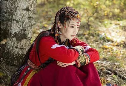 唐嫣《仙剑奇侠传三》紫萱紫萱是女娲族后裔,拥有人间至高灵力黎姿