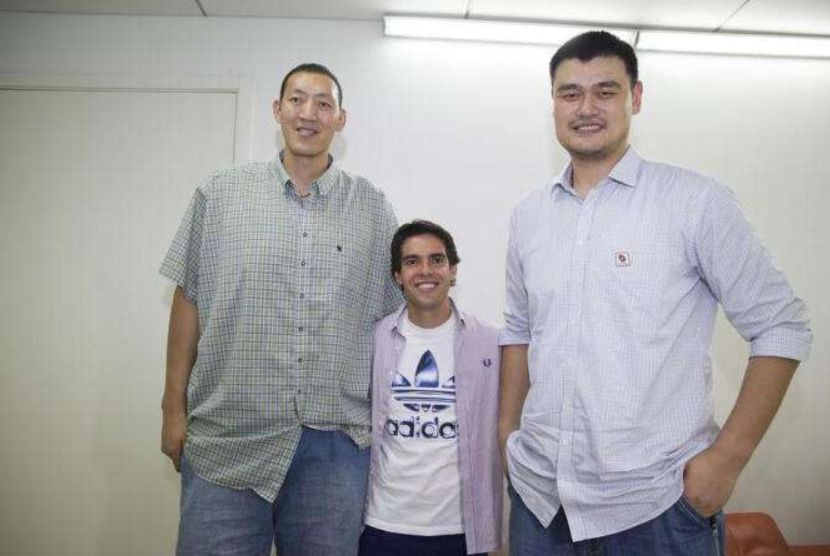 跟姚明合影,体育圈90%的人没赢过,但这2人却是例外!