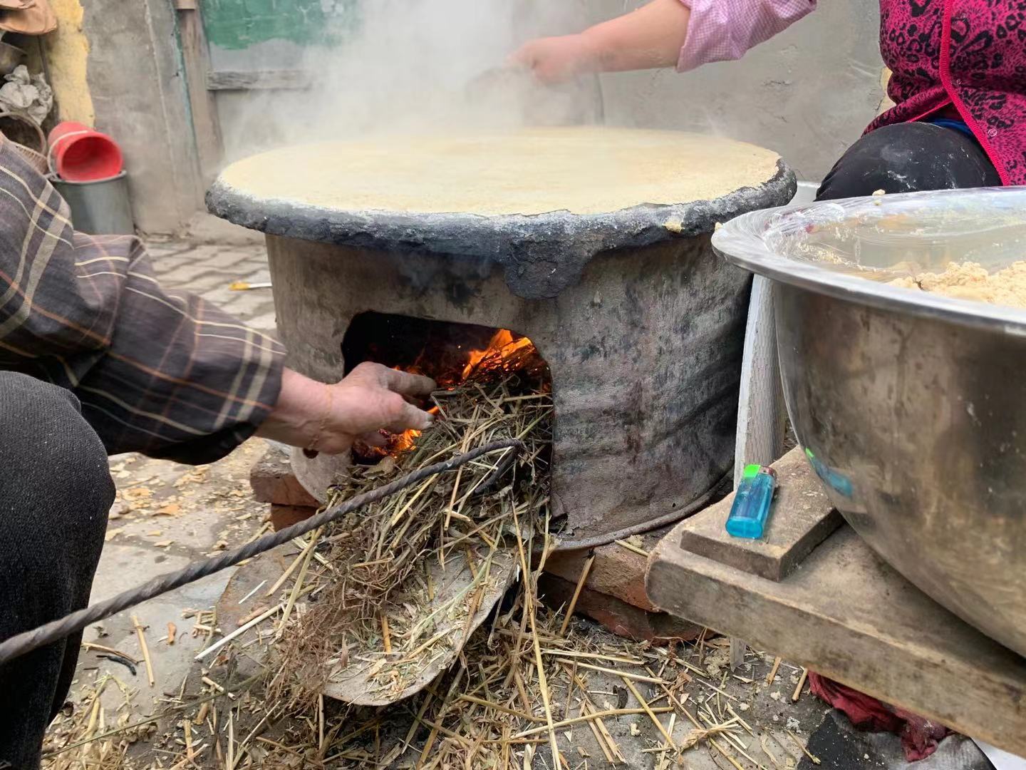 沂蒙山村农家摊煎饼,即将失传的手艺!浓浓的家乡味道