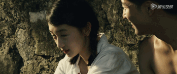 周冬雨却凭本能做到,少女情愫的羞赧绽放.