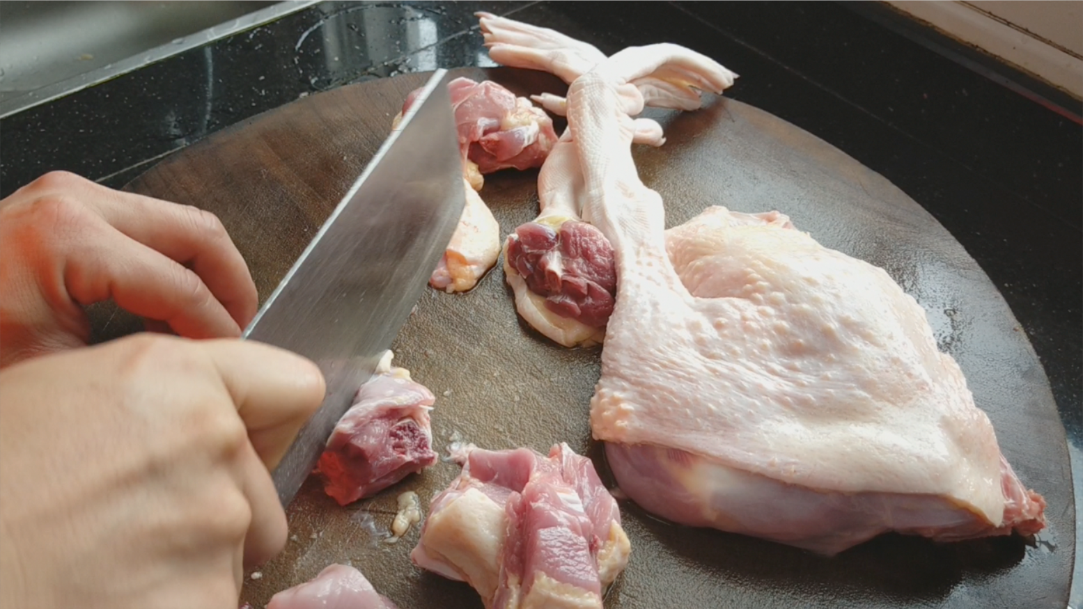 鸭肉怎么做好吃铁头教你一做法清香开胃又入味比饭店的还香