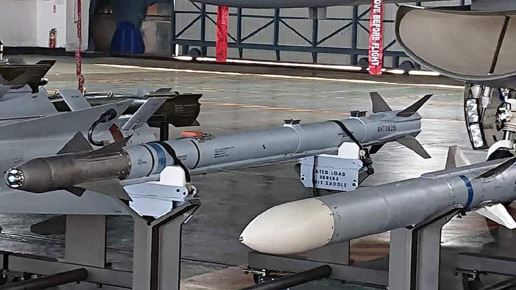 台军f-16v执行紧急拦截战备任务,aim-9x导弹首次曝光