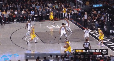 北京时间1月24日,湖人对阵篮网,麦基缺席,霍华德进入首发阵容.