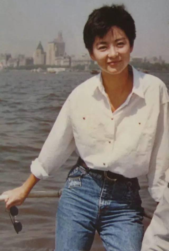 40年前林青霞有多"潮",现在的年轻人流行的都是她玩剩