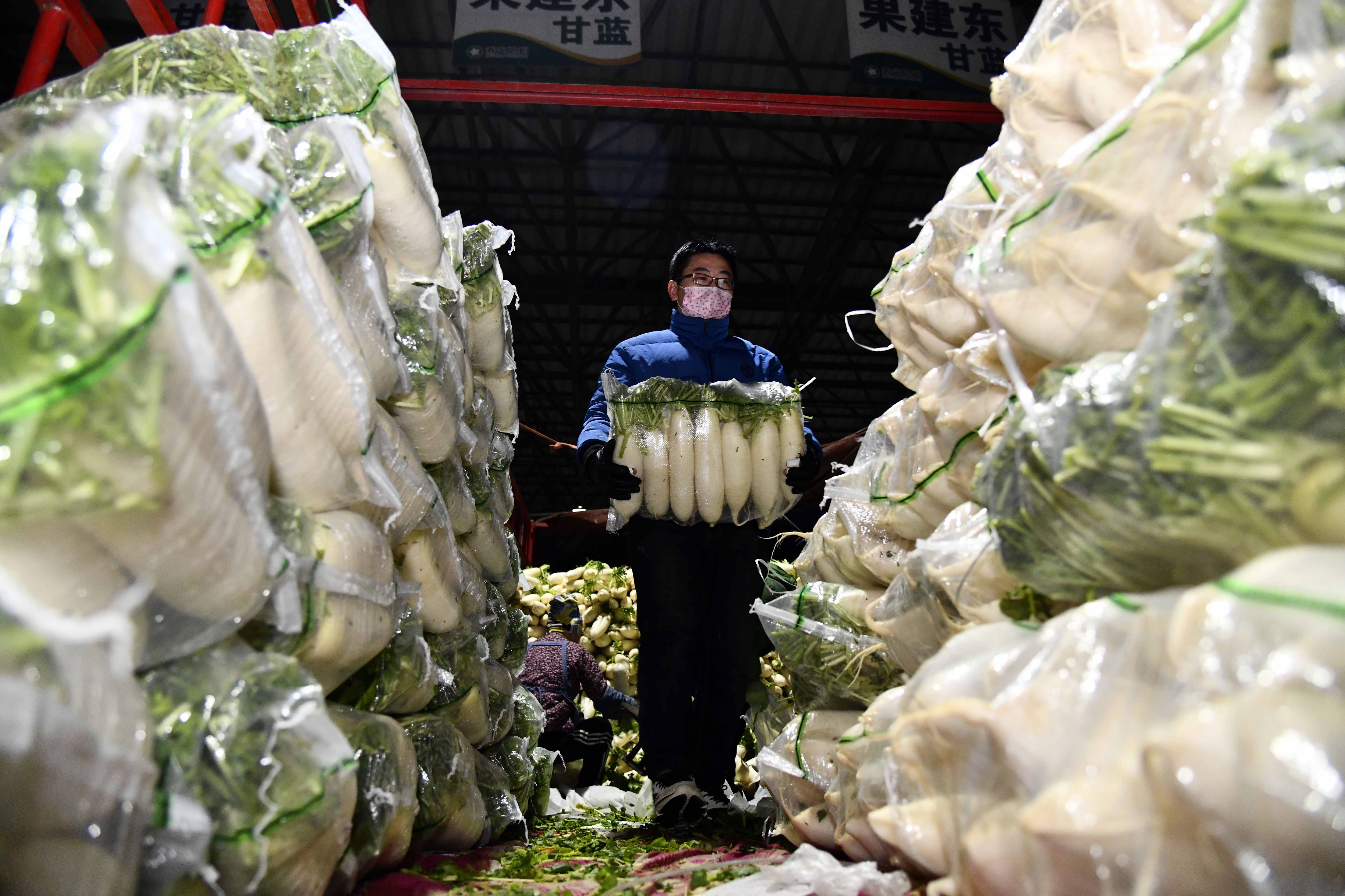 "蔬菜之乡"山东潍坊寿光市启动应急预案,发挥蔬菜集散地优势,积极调配