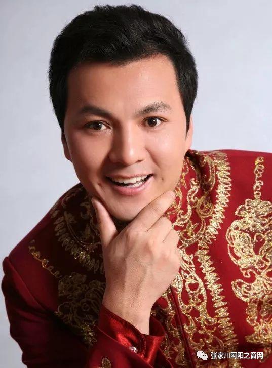 杨涛,回族,张家川县人,天水市歌舞团副团长,国家二级演员,天水市音乐