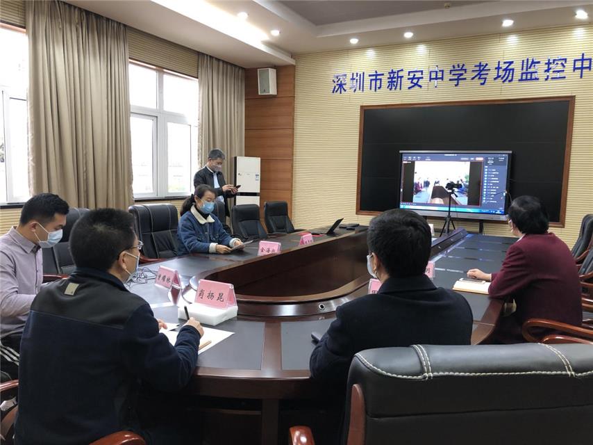 2月10日,深圳新安中学(集团)校长肖扬昆通过钉钉在线课堂给高中部师生