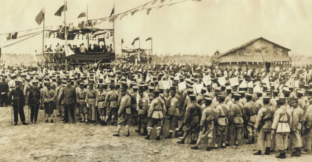 国民革命军在武汉集会1926年底照片.